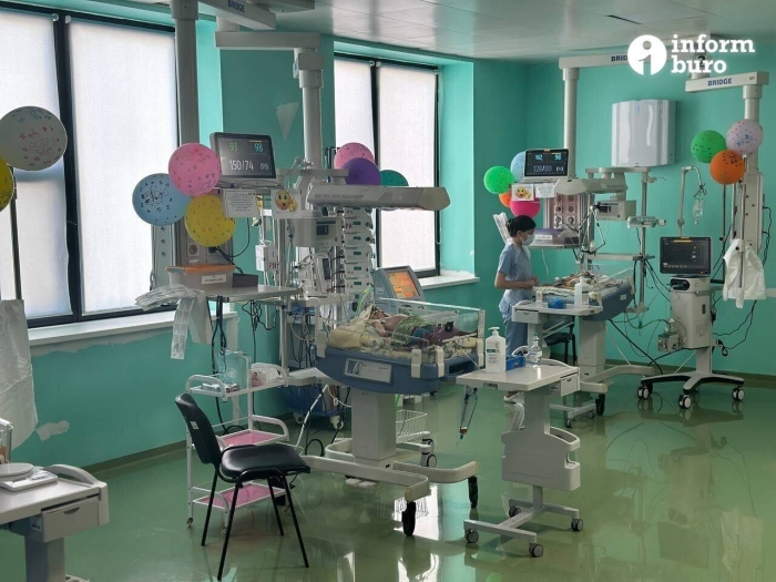 "Сначала будет отставать, потом догонит". В Казахстане выхаживают недоношенных детей весом в полкилограмма
"Сначала будет отставать, потом догонит". В Казахстане выхаживают недоношенных детей весом в полкилограмма