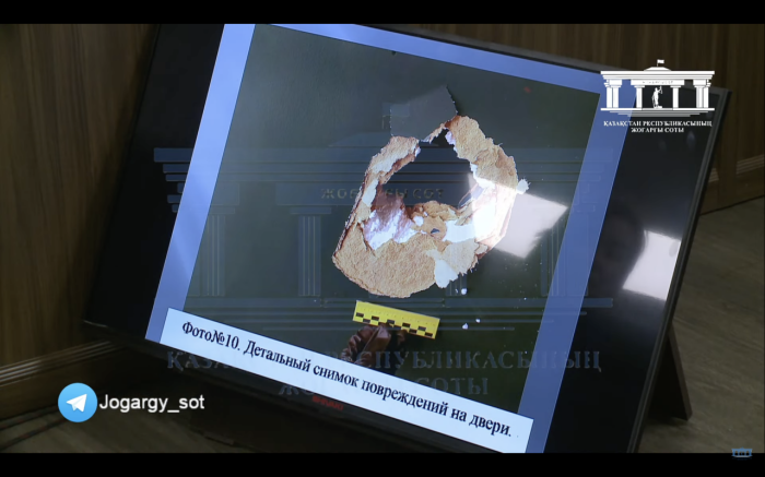 
"Это была уже четвёртая сломанная дверь". Байжанов рассказал, как Бишимбаев вёл себя во время ссор
