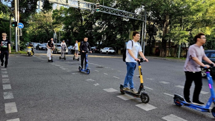 Электросамокаты "захватывают" Казахстан: опасно или удобно?