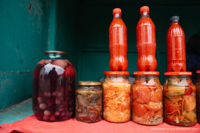 Сделано бабушкой. Кто и почему продает закрутки на улицах Астаны?