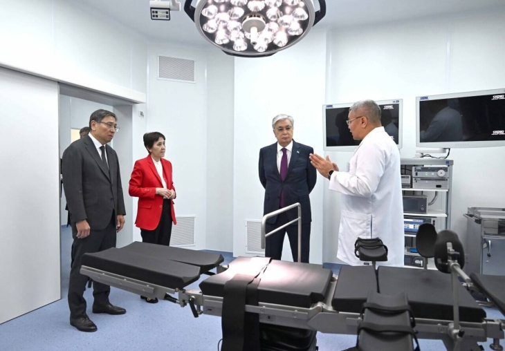 Токаев подарил два реанимобиля Центру детской неотложной помощи в Алматы
Токаев подарил два реанимобиля Центру детской неотложной помощи в Алматы