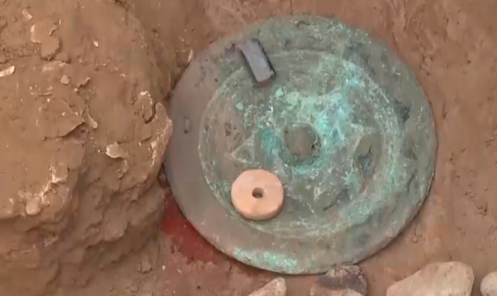 Золотые украшения возрастом более 2000 лет нашли в кургане в Туркестанской области