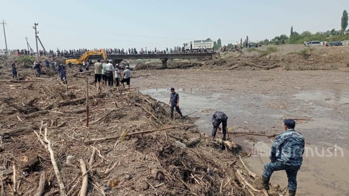 Тело еще одного ребенка нашли на месте схода селя в Кыргызстане Тело еще одного ребенка нашли на месте схода селя в Кыргызстане