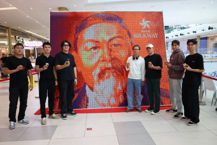 Портрет Абая из 3000 кубиков Рубика собрали в Астане
Портрет Абая из 3000 кубиков Рубика собрали в Астане