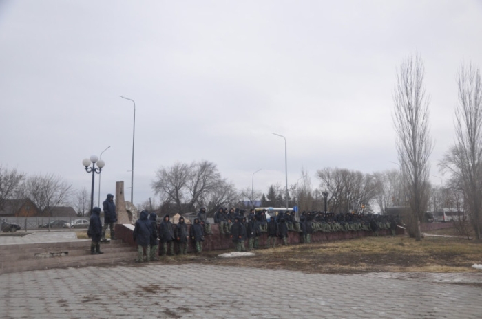 Набережную озера Пестрого затопило в Петропавловске, вода идет к домам и дачам