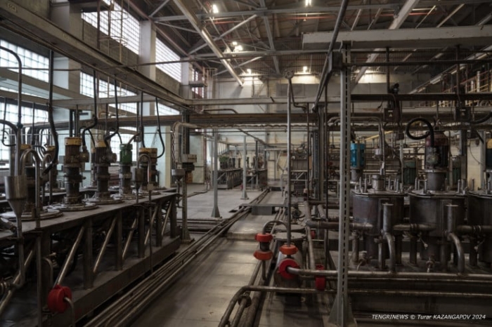 “Это мужская работа“. Кто и зачем в Казахстане делает “урановые“ таблетки