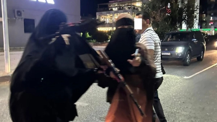 С "автоматами" и в никабах: необычное развлечение казахстанок напугало жителей Актау С "автоматами" и в никабах: необычное развлечение казахстанок напугало жителей Актау