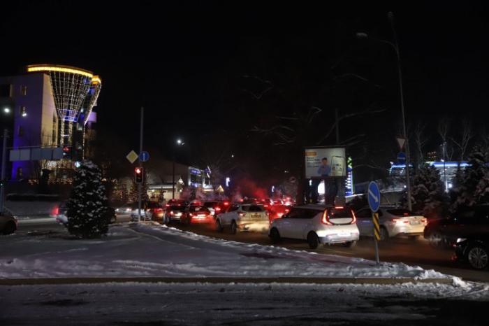 Бессонная ночь. Как алматинцы отреагировали на землетрясение Бессонная ночь. Как алматинцы отреагировали на землетрясение