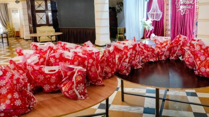 
                                                                                                                                                                                                                                                                                        Астанада аудан әкімдігі жаңа жылдық кештен бас тартып, ата-ана қамқорлығынсыз қалған балаларға сыйлық жасады
                                                    