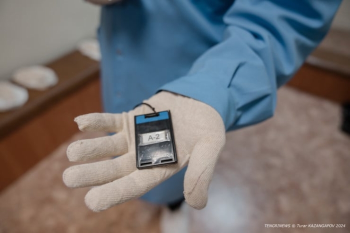 “Это мужская работа“. Кто и зачем в Казахстане делает “урановые“ таблетки