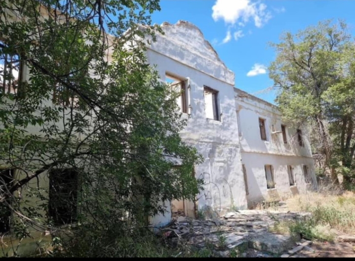 Жителей Атырау обеспокоило возможное строительство ЖК на месте колледжа и школы