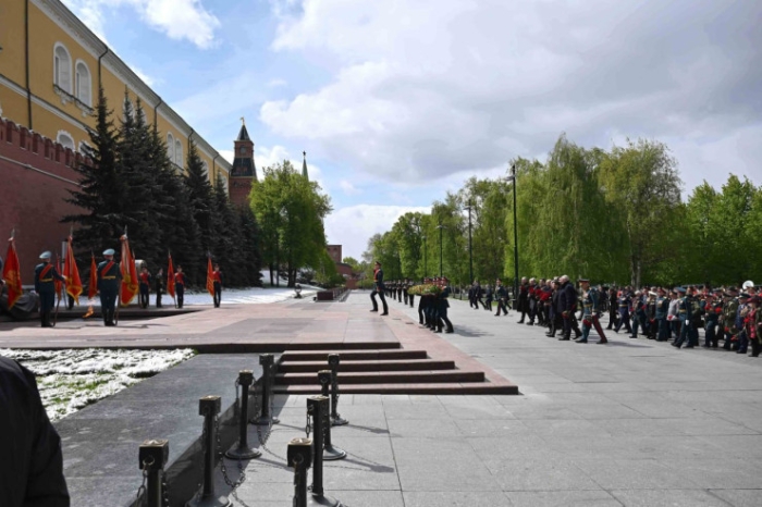 Токаев посетил военный парад по случаю Дня Победы