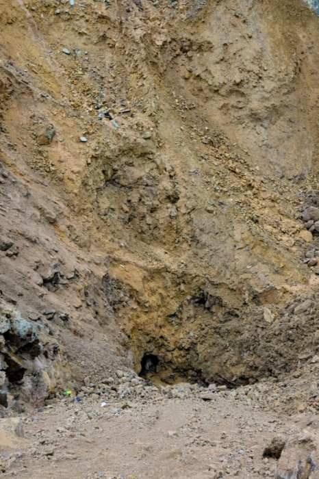 Автобус ушел под землю: найдено тело последнего спасателя Автобус ушел под землю: найдено тело последнего спасателя