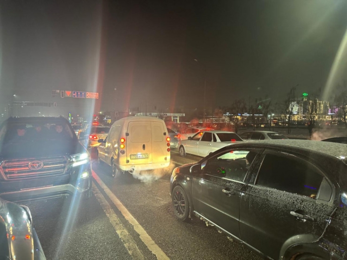 Бессонная ночь. Как алматинцы отреагировали на землетрясение Бессонная ночь. Как алматинцы отреагировали на землетрясение