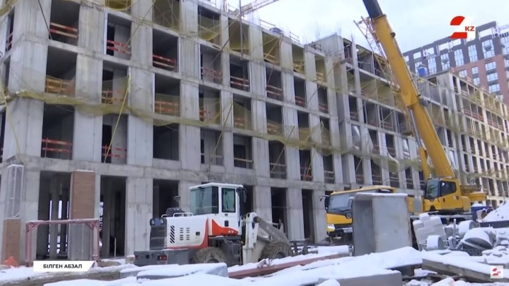 
                                                                                                                                                                                                                                                                                        "Не істерімізді білмейміз". Алматыда 200-ден астам үлескер үйлеріне кіре алмай жүр
                                                    