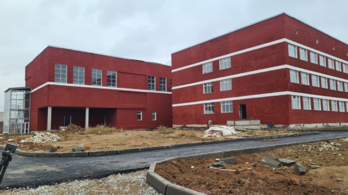 Не добрались до школы: аким попал под горячую руку родителей