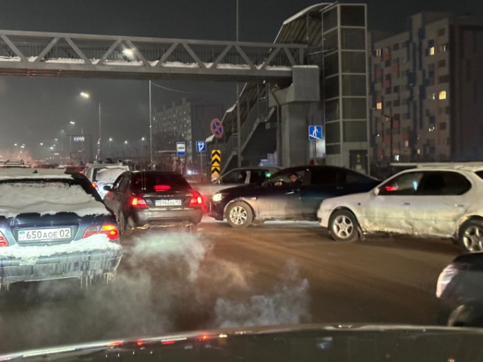 Бессонная ночь. Как алматинцы отреагировали на землетрясение Бессонная ночь. Как алматинцы отреагировали на землетрясение