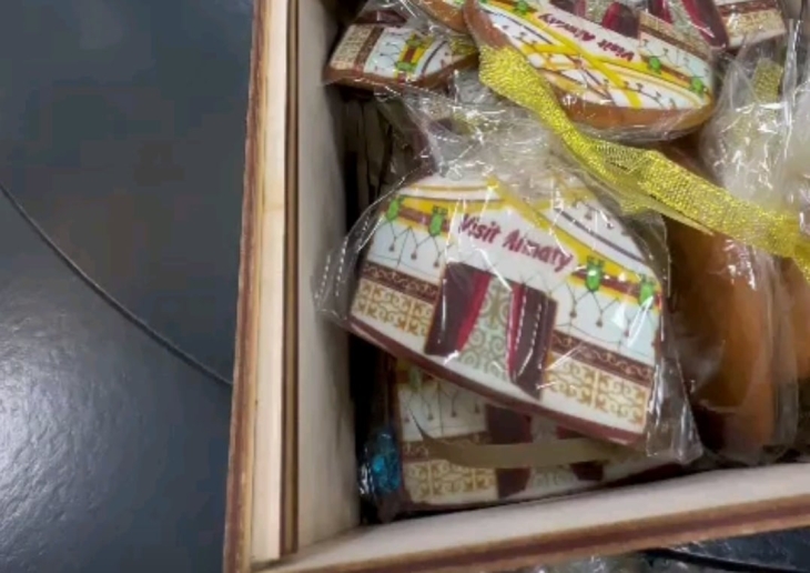 
Печенье в форме юрты дарили туристам в Алматы
