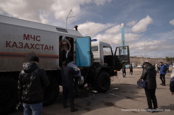 "Есть еще за что бороться". Кадры из затопленного Петропавловска