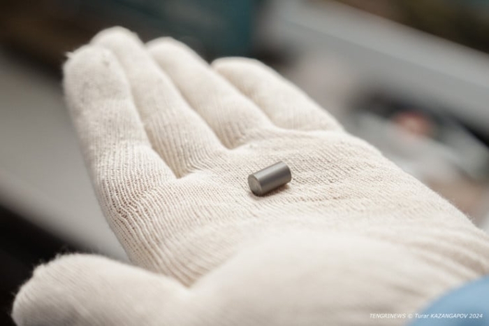“Это мужская работа“. Кто и зачем в Казахстане делает “урановые“ таблетки