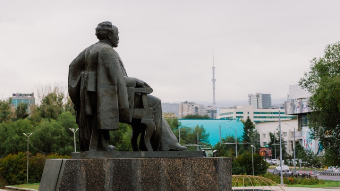 "Внимание, опасная зона!" Что происходит с театрами Алматы