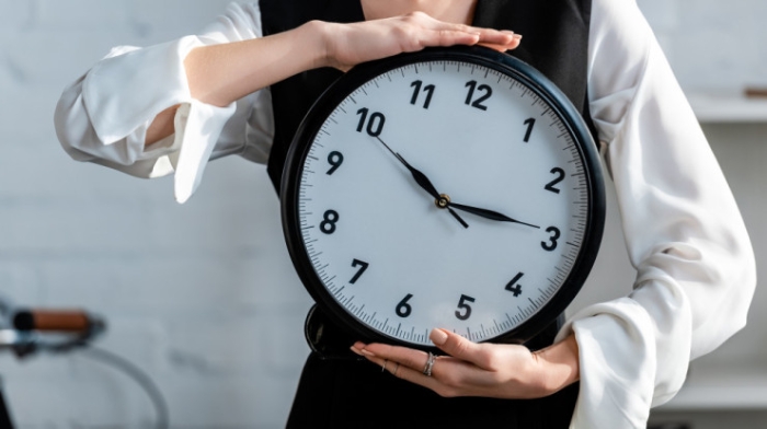 Перевод времени и приближение кометы к Земле: обзор новостей за 8 октября