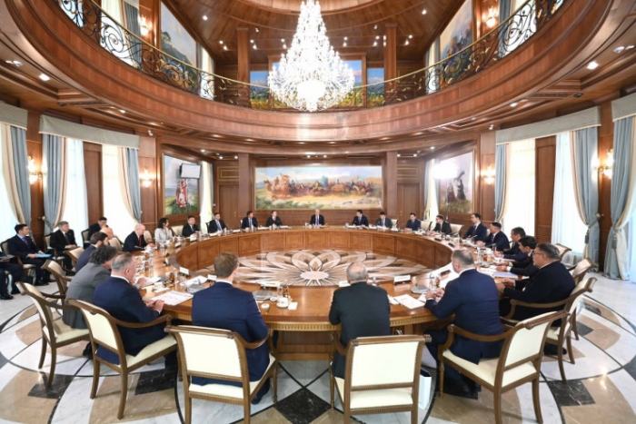 Президент Токаев провел встречу с представителями отечественного бизнес-сообщества Президент Токаев провел встречу с представителями отечественного бизнес-сообщества