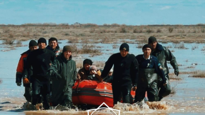 Материальный резерв разбронирован: спецтехника направлена в пострадавшие регионы Материальный резерв разбронирован: спецтехника направлена в пострадавшие регионы