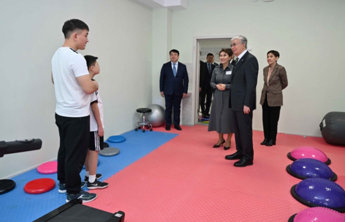 Токаев посетил школу, построенную на конфискованные деньги коррупционеров