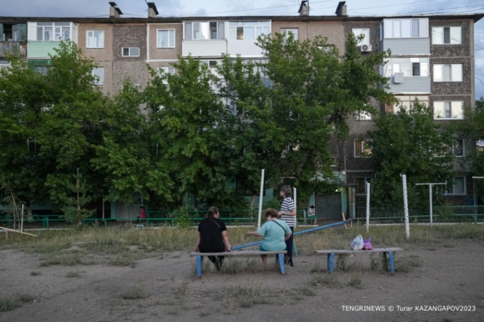 "Сегодня я узнала, что наш сосед скончался". Что говорят шахтинцы о трагедии на "Казахстанской" "Сегодня я узнала, что наш сосед скончался". Что говорят шахтинцы о трагедии на "Казахстанской"