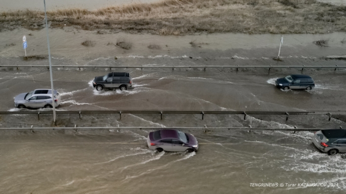 Ограничение движения ввели в двух областях в связи с угрозой подтопления