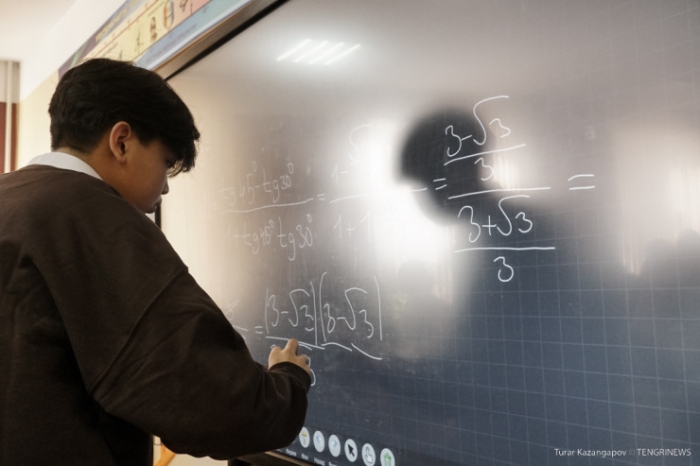 "Сборы закончены". Сколько потратили казахстанцы на подготовку ребенка к школе