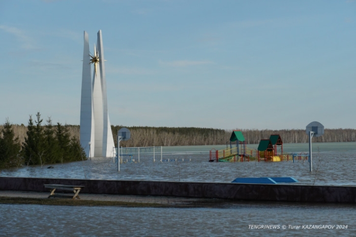 "Есть еще за что бороться". Кадры из затопленного Петропавловска