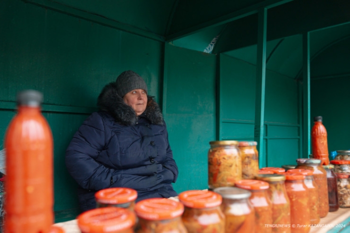 Сделано бабушкой. Кто и почему продает закрутки на улицах Астаны?