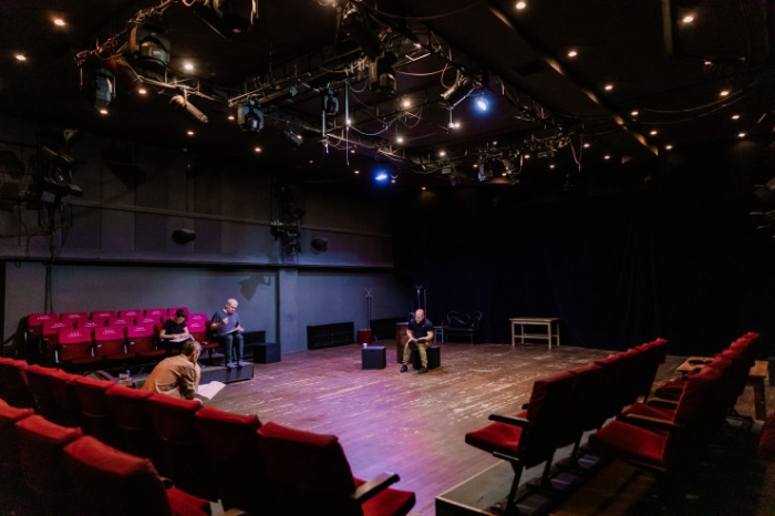 "Внимание, опасная зона!" Что происходит с театрами Алматы