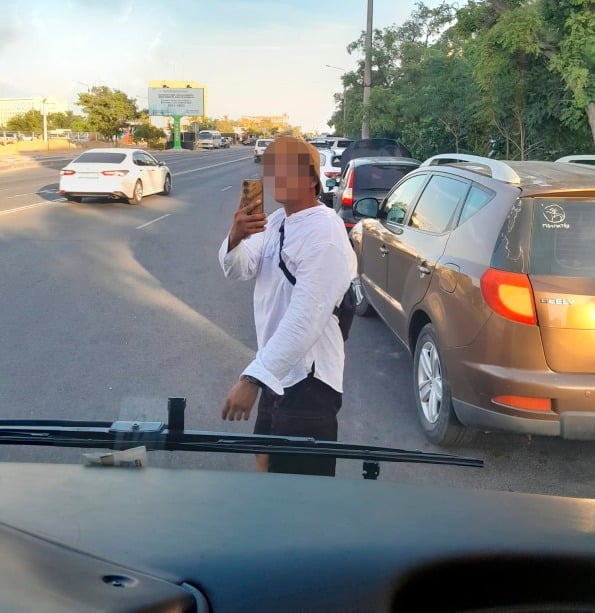 Нападение на водителей автобусов сняли на видео в Астане и Актау
Нападение на водителей автобусов сняли на видео в Астане и Актау