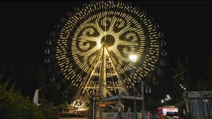 
Цифровой портрет Абая появился на колесе обозрения в Астане
