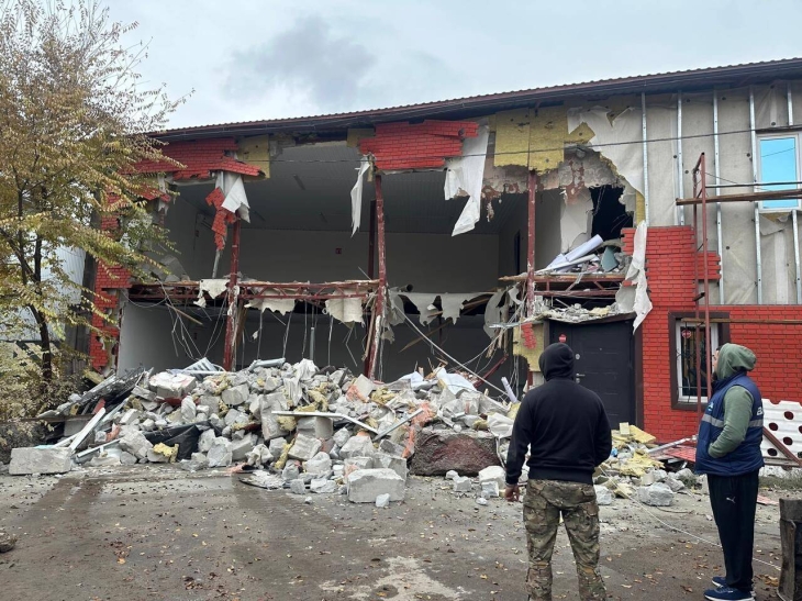 На месте судоисполнители: что за строение сносят в Алматы
На месте судоисполнители: что за строение сносят в Алматы