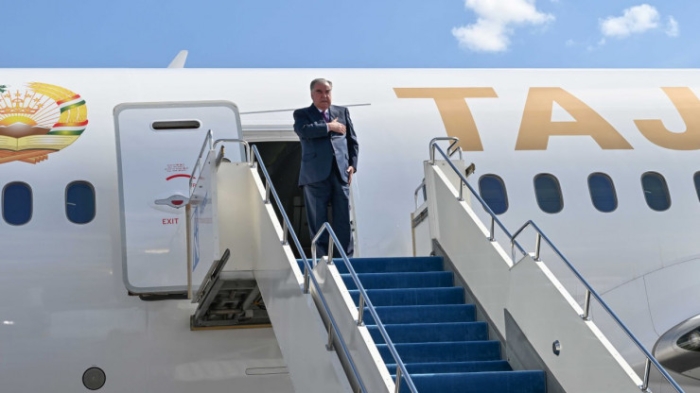 Токаев тепло попрощался с Рахмоном Токаев тепло попрощался с Рахмоном