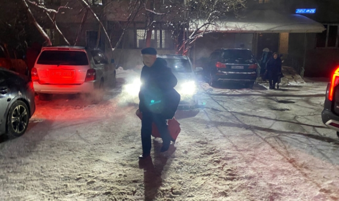 Бессонная ночь. Как алматинцы отреагировали на землетрясение Бессонная ночь. Как алматинцы отреагировали на землетрясение