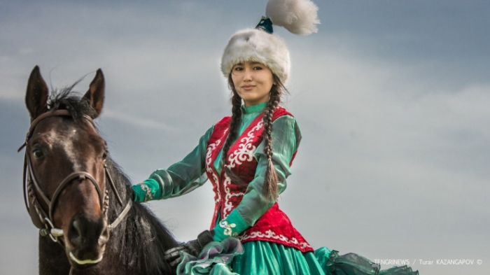 Черные одеяния наш народ никогда не носил. А женщины надевали платок только после сватовства - эксперты