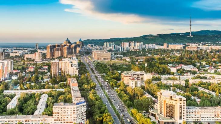 В Алматы массово арестовывают счета и удерживают из зарплат долги за тепло
В Алматы массово арестовывают счета и удерживают из зарплат долги за тепло