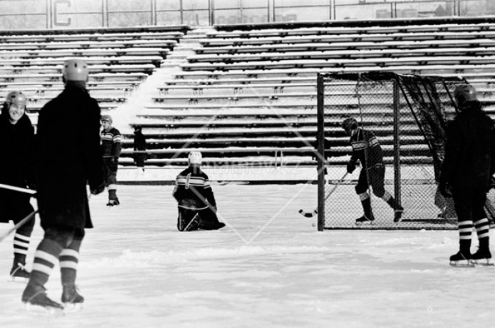 На руинах спортивной истории: как погибает старейший стадион Астаны
