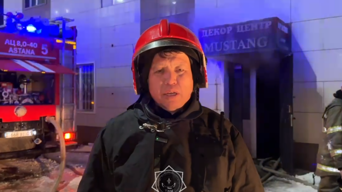 Пожар на складе с горючими товарами потушили в Астане
Пожар на складе с горючими товарами потушили в Астане