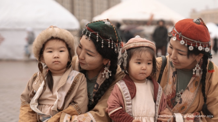 Черные одеяния наш народ никогда не носил. А женщины надевали платок только после сватовства - эксперты