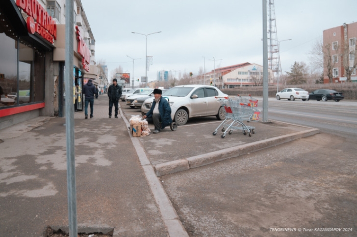 Сделано бабушкой. Кто и почему продает закрутки на улицах Астаны?