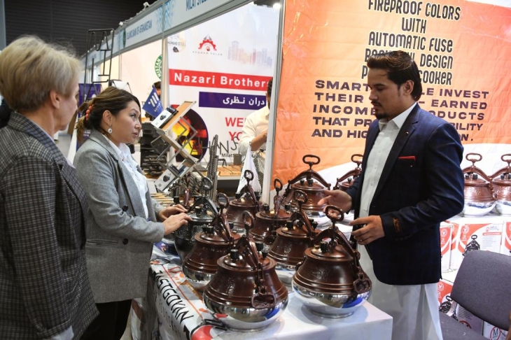 
Шафрановый чай, антиквариат и драгоценные камни представили на выставке афганских товаров в Алматы
