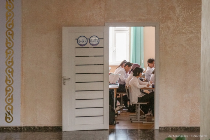 "Сборы закончены". Сколько потратили казахстанцы на подготовку ребенка к школе