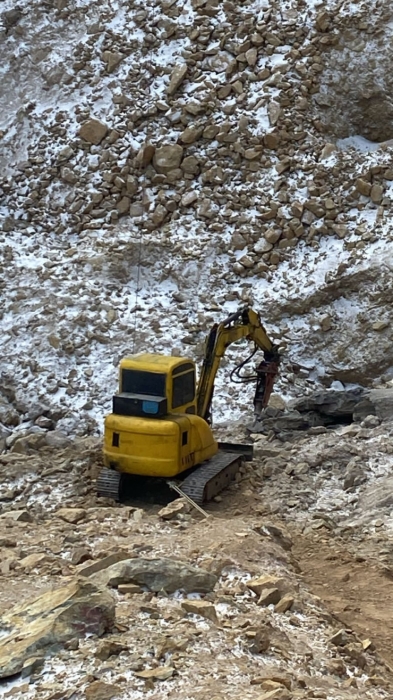 Автобус с людьми ушел под землю: аким сообщил о еще одной находке